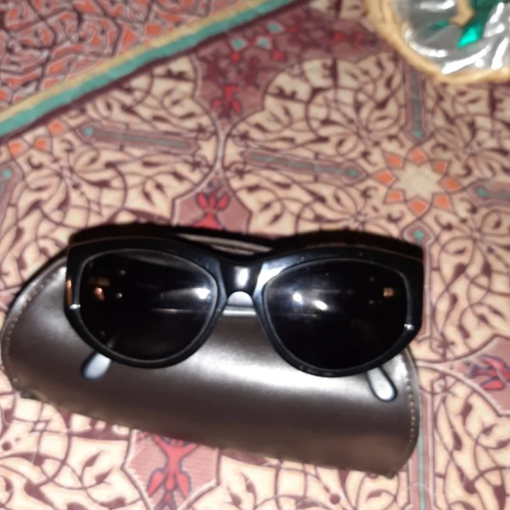 Fendi sunglasses - Picture 1 of 5